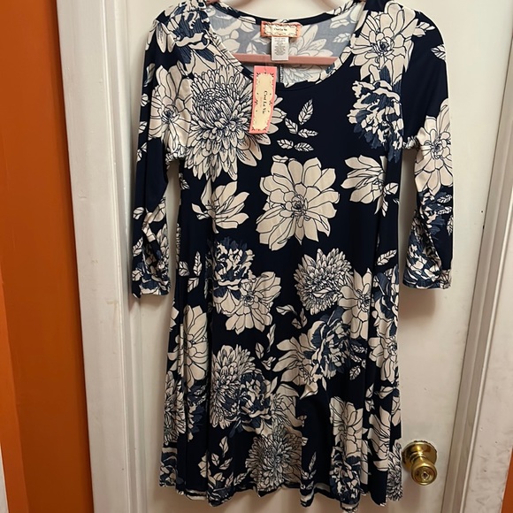 c’est la vie Dresses & Skirts - C’est La Vie Navy Floral dress size Small